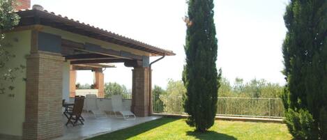 Balcony / Terrace / Patio, Building Exterior, Garden, Outdoor