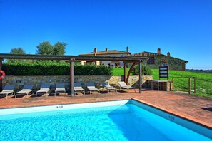 Building Exterior, Outdoor, Pool