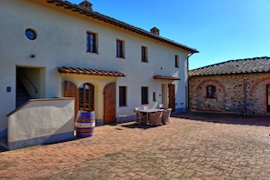 Building Exterior, Outdoor