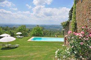 Building Exterior, Garden, Pool