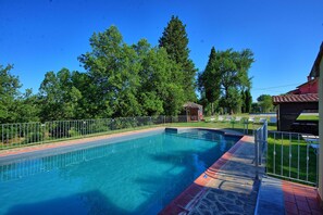 Building Exterior, Outdoor, Pool