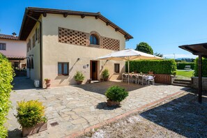 Balcony / Terrace / Patio, Building Exterior, Outdoor