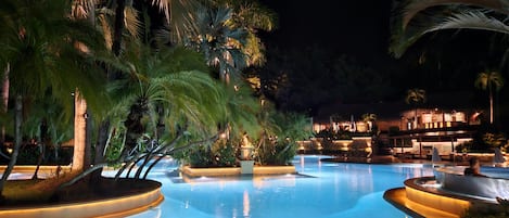 Pool view, night style