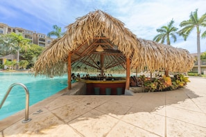 Wet bar pool