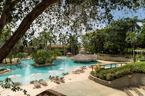 Large and amazing  pool  view.