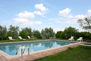 Water, Cloud, Sky, Plant, Swimming Pool, Tree, Grass, Natural Landscape, Leisure, Composite Material