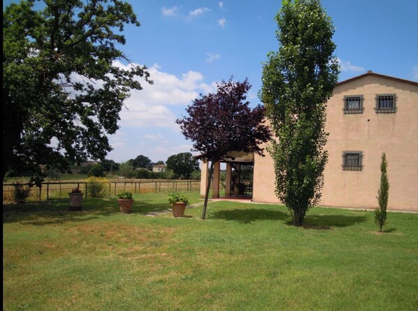Propriété, Maison, Domicile, Arbre, Lot Terre, Immobilier, Biens, Herbe, Cour, Bùtiment