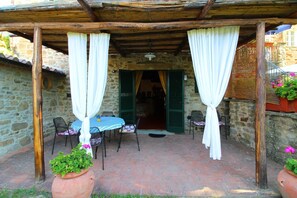 Plant, Building, Flowerpot, Houseplant, Table, Door, House, Shade, Interior Design, Wood