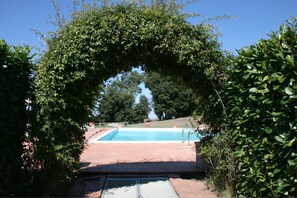 Arch, Property, Architecture, Tree, Sky, Botany, Shrub, Garden, Plant, Real Estate