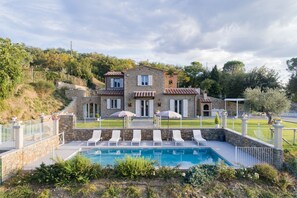 Balcony / Terrace / Patio, Building Exterior, Outdoor, Pool, Scenic View