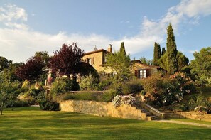 Building Exterior, Garden, Main Entrance, Room Detail, Scenic View