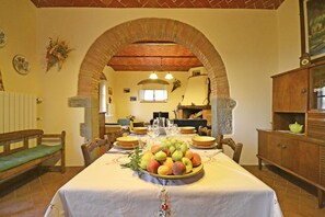 Amenities, Common Room, Dining Room, Facilities, Food, Kitchen, Living Room