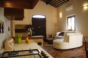 Facilities, Living Room, Main Entrance, Room Detail