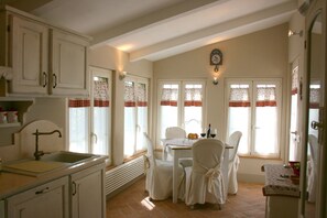 Pièce, Propriété, Meubles, Design Intérieur, Bâtiment, Maison, Architecture, Plafond, Cuisine, Sol