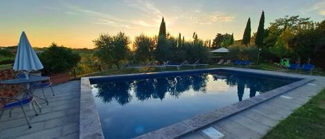 Water, Sky, Cloud, Plant, Daytime, Swimming Pool, Tree, Leisure, Natural Landscape, Landscape