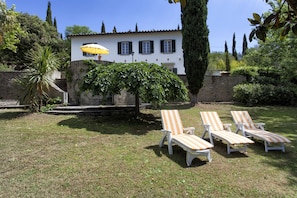 Propriété, Herbe, Table, Maison, Meubles, Arbre, Immobilier, Botanique, Bâtiment, Jardin