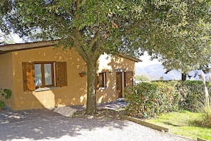 Building Exterior, Main Entrance, Outdoor