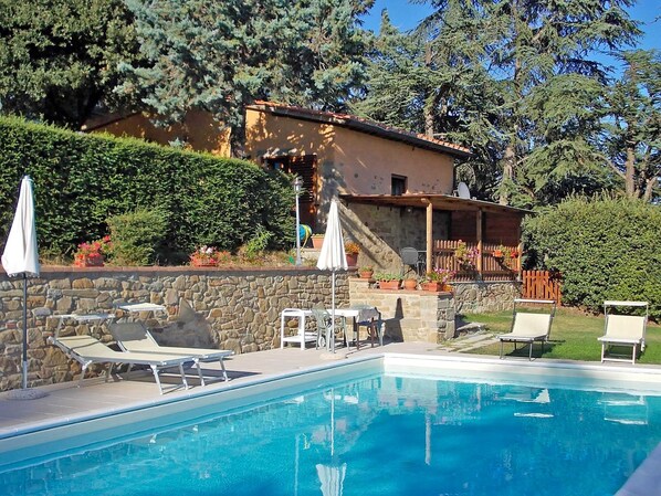 Building Exterior, Outdoor, Pool