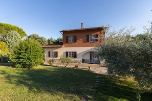 Building Exterior, Garden