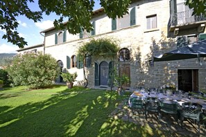 Building Exterior, Garden, Main Entrance
