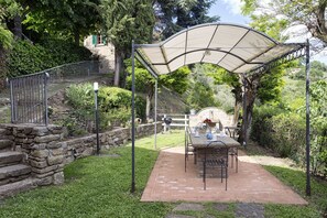 Balcony / Terrace / Patio, Building Exterior, Garden, Outdoor