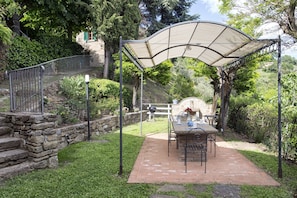 Balcony / Terrace / Patio, Building Exterior, Garden, Outdoor