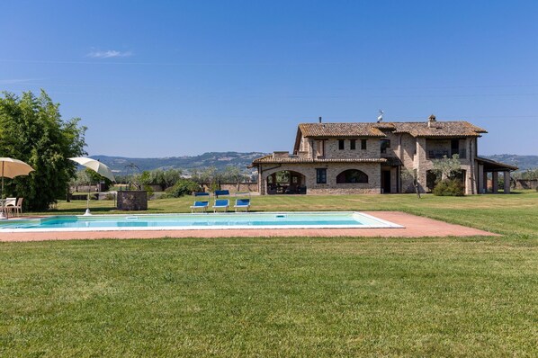Building Exterior, Garden, Outdoor, Pool