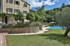 Building Exterior, Garden, Pool