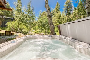 Outdoor spa tub