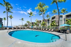 Alii Villas pool area, ocean views from the pool