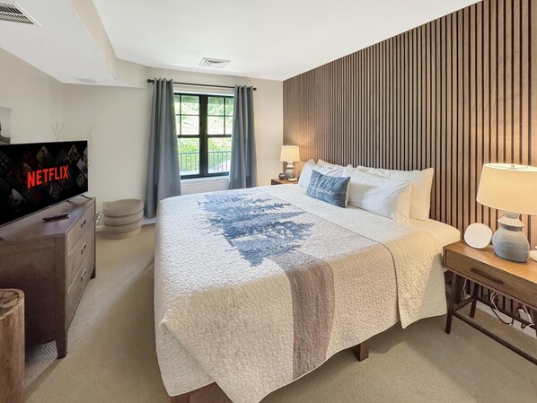 King bed with amazing mattress, smart tv and new beautiful wall