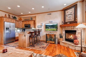 Elegant open floor plan - Park City Lodging-Lift Lodge 203