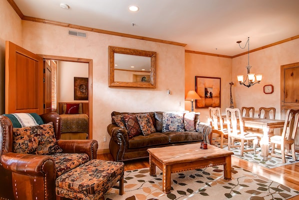 Sumptuous living and dining - Park City Lodging-Lift Lodge 203