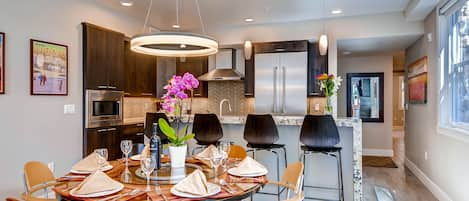 Stylish dining table seating 6 counter seating 4 - ParkCityLodging_820ParkAve#204_Dining_1