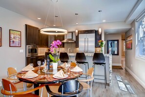 Stylish dining table seating 6 counter seating 4 - ParkCityLodging_820ParkAve#204_Dining_1
