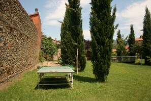 Nuage, Ciel, Plante, Arbre, Paysage Naturel, Bâtiment, Table, Lot Terre, Bois, Mélèze