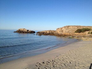 Blue, Water Resources, Water, Beach, Body Of Water, Coast, Natural Environment, Rock, Coastal And Oceanic Landforms, Shore
