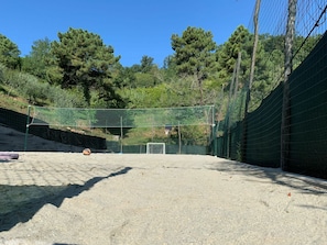Albero, Parete, Architettura, Linea, Pendenza, Recinzione, Tempo Libero, Immobiliare, Stabilimento Sportivo, Parco Statale