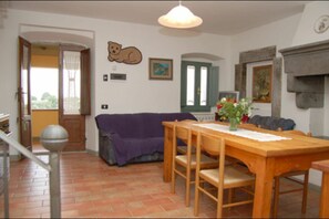Pièce, Propriété, Meubles, Bâtiment, Sol, Maison, Design Intérieur, Table, Salle À Manger, Immobilier