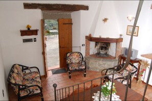 Room, Hearth, Property, Fireplace, Furniture, Living Room, House, Masonry Oven, Wood-Burning Stove, Building