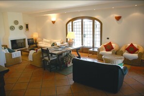 Pièce, Propriété, Salon, Bâtiment, Design Intérieur, Meubles, Sol, Immobilier, Maison, Table