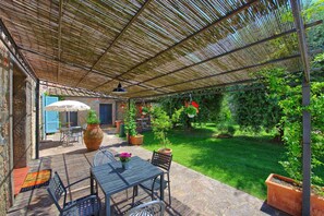 Eigentum, Grundeigentum, Terrasse, Hinterhof, Gebäude, Garten, Zuhause, Haus, Baum, Garten