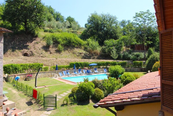 Plante, Ciel, Arbre, Bâtiment, L'Eau, Piscine, Ombre, Herbe, Loisir, Espace Public