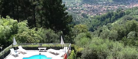 Piscina con panorama