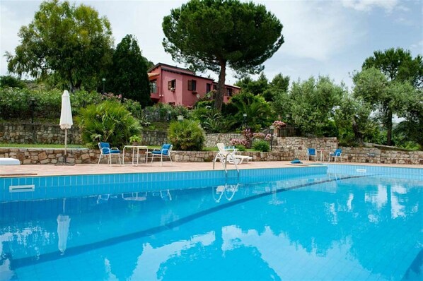 Building Exterior, Garden, Outdoor, Pool