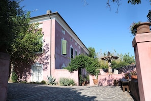 Square before the entrance of the Villa