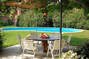 Private garden with pool, kitchen garden, gas bbq, patio, candles and pool toys