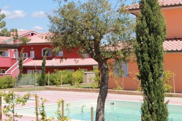 Building Exterior, Outdoor, Pool