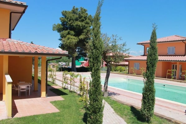 Building Exterior, Outdoor, Pool
