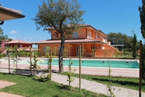 Building Exterior, Outdoor, Pool